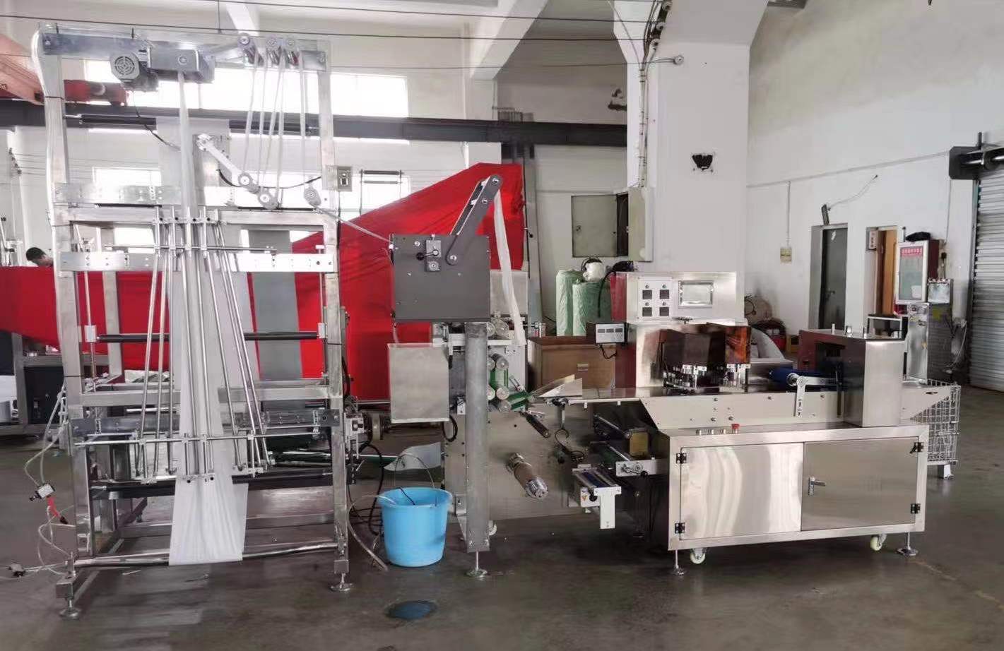 Large towel dry and wet folding packaging machine